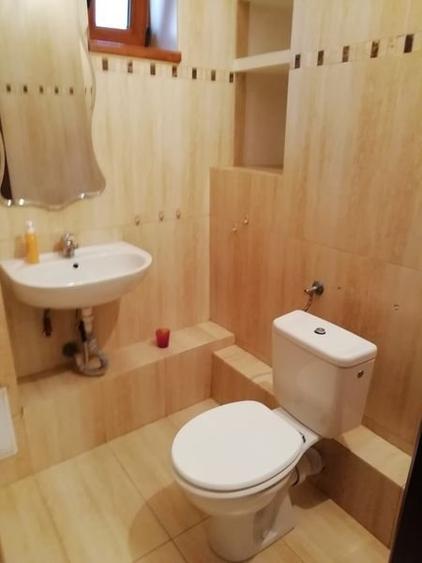 Casă individuală cu 7 camere cu Canalizare în Barbu Văcărescu