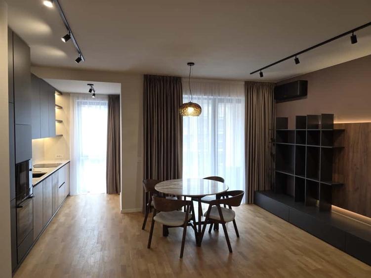 Apartament cu 3 camere decomandat, mobilat în Central