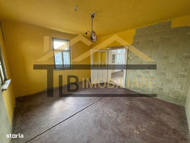 Casă cu 2 camere cu Teren 1192 Mp în Criș