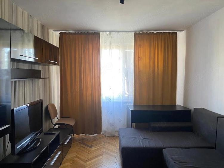 Apartament cu 3 camere semidecomandat în Circumvalațiunii