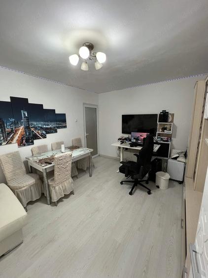 Apartament cu 3 camere decomandat, mobilat în Central