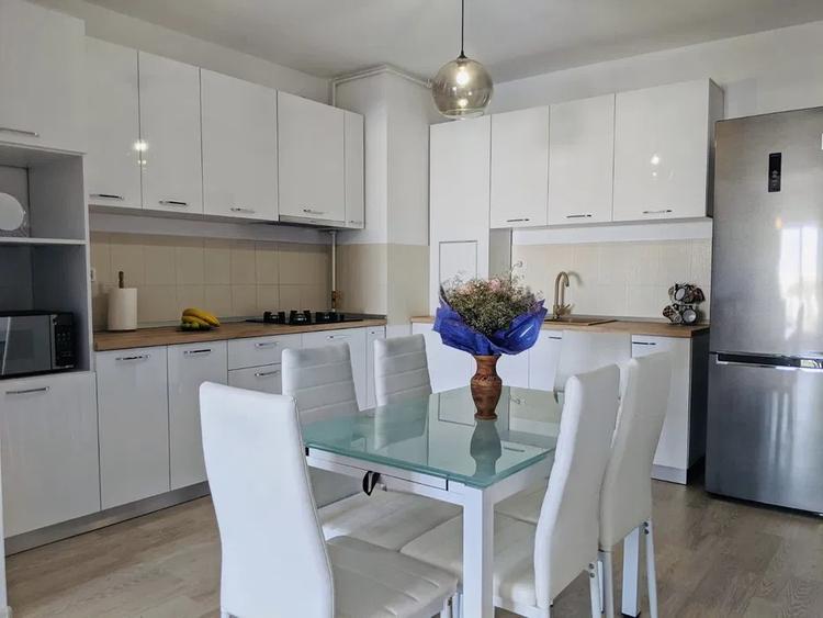 Apartament cu 2 camere decomandat, mobilat în Drumul Taberei
