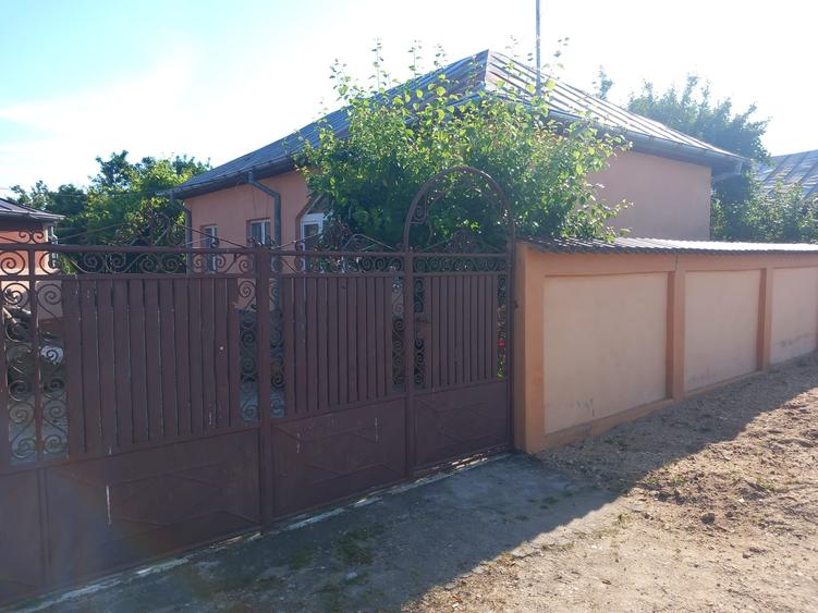 Casă cu 5 camere cu Canalizare în Nanov
