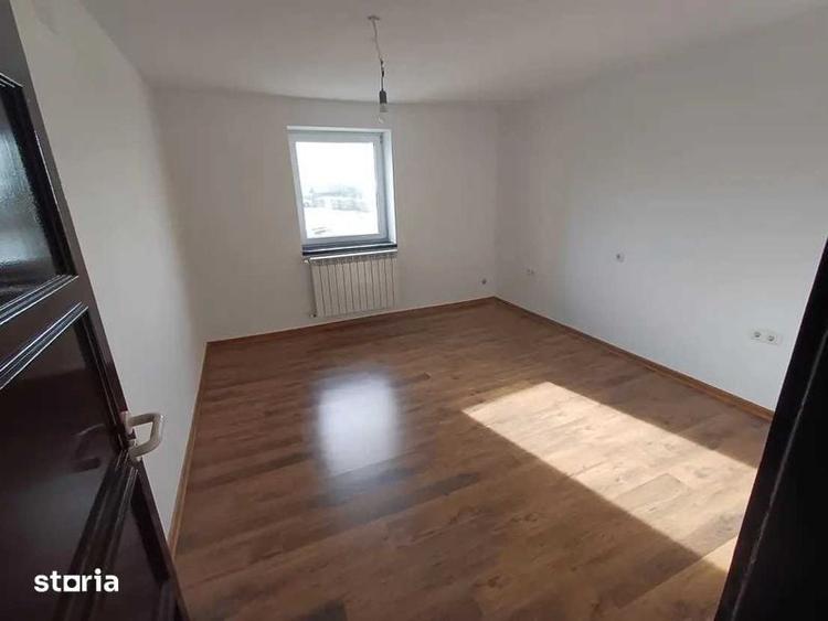 Casă cu 4 camere cu Teren 200 Mp în Ștrand