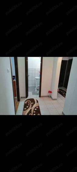Apartament cu 3 camere decomandat în Poiana