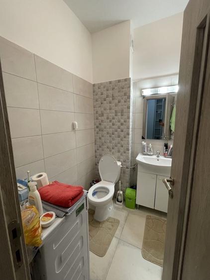 Garsonieră decomandată în Roșu