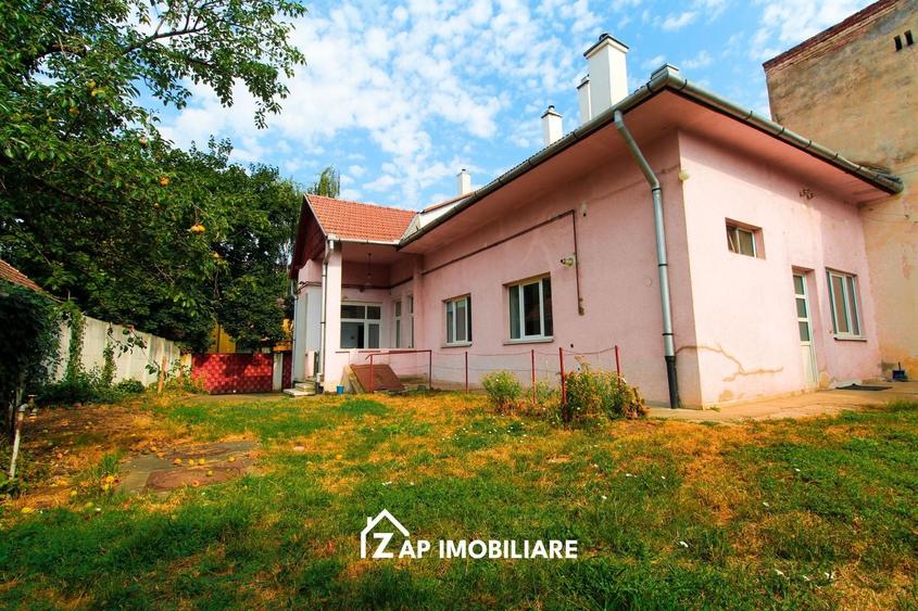 Casă individuală cu 5 camere cu Canalizare în Central