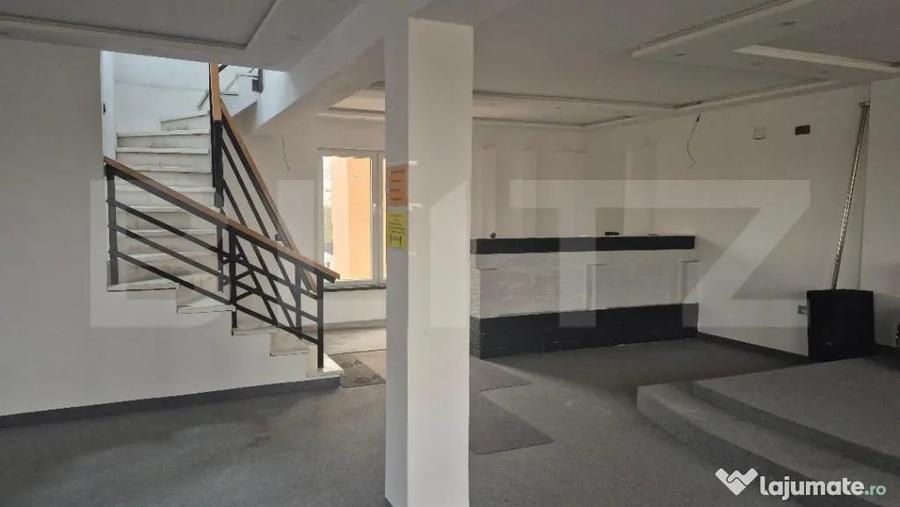 Apartament cu 4 camere decomandat în Careiului