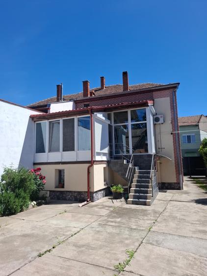 Duplex cu 6 camere cu Garaj în Aradul Nou
