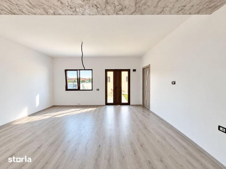 Casă cu 7 camere cu Teren 219 Mp în Coiciu