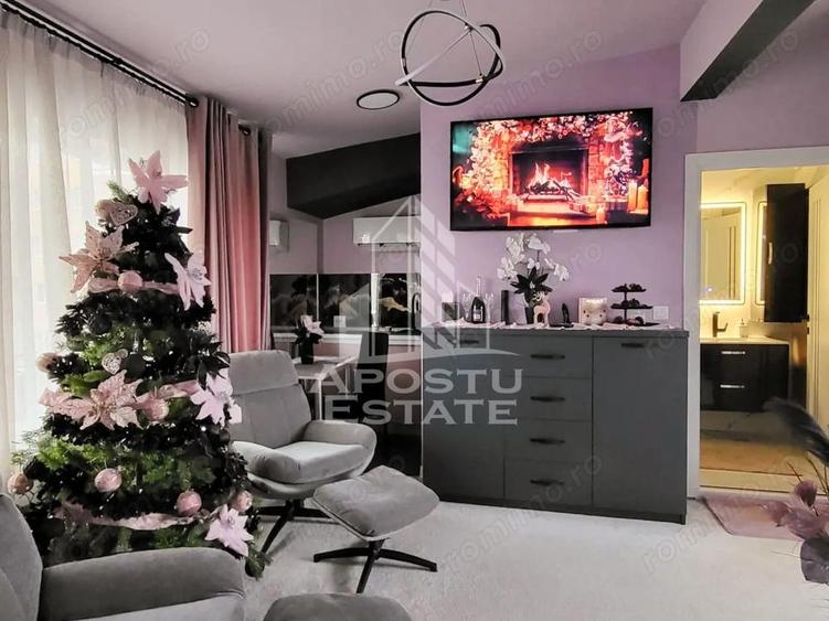 Apartament cu 3 camere semidecomandat în Zăvoi