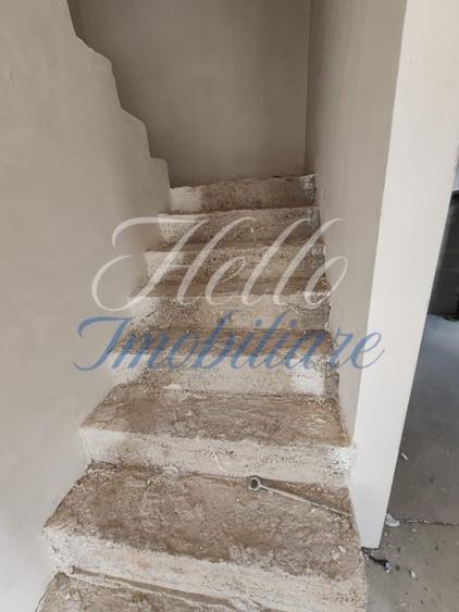 Duplex cu 4 camere cu Canalizare în Florești