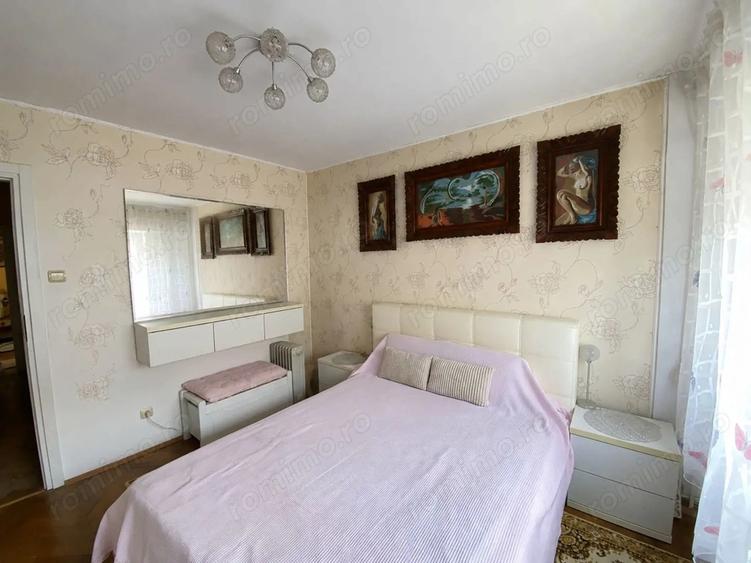 Apartament cu 4 camere decomandat, mobilat în Simion Bărnuțiu