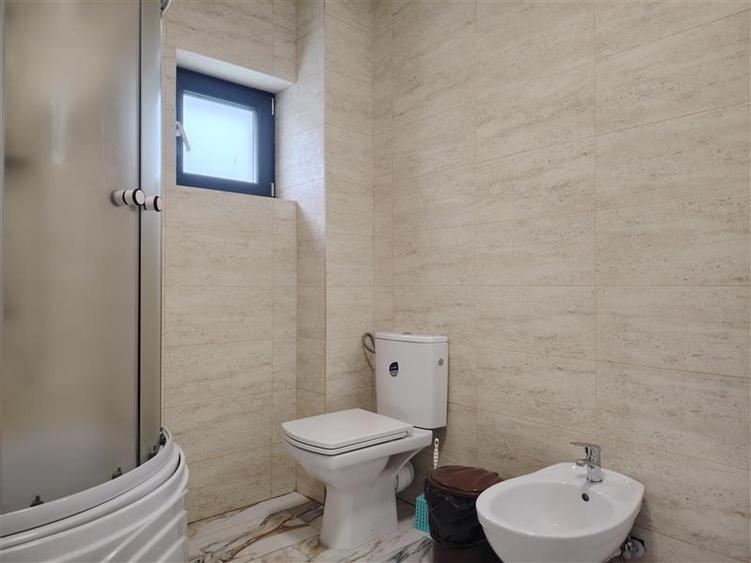 Casă cu 4 camere cu Teren 600 Mp în Lipănești