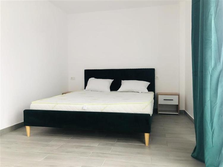 Apartament cu 2 camere decomandat, mobilat în Tractorul