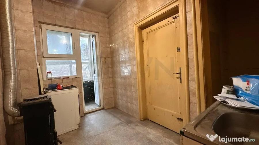 Apartament cu 4 camere semidecomandat în Alba Iulia
