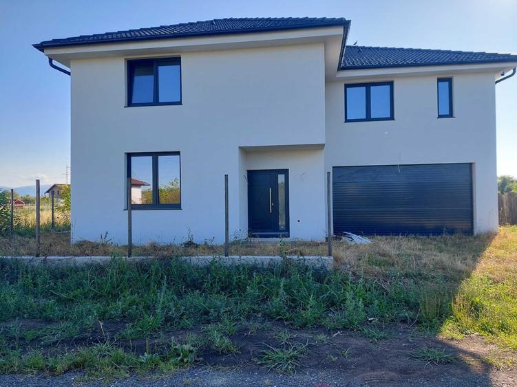 Casă cu 4 camere în Lazaret