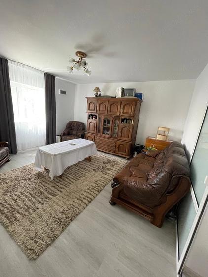 Casă cu 3 camere cu Teren 4381 Mp în Poduri