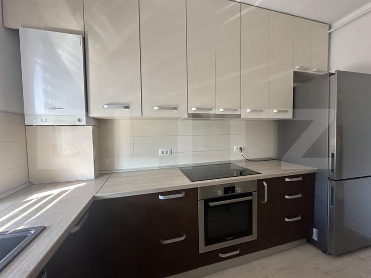 Apartament cu 3 camere decomandat, mobilat în Tractorul