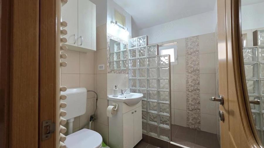Apartament cu 3 camere decomandat în Lipovei