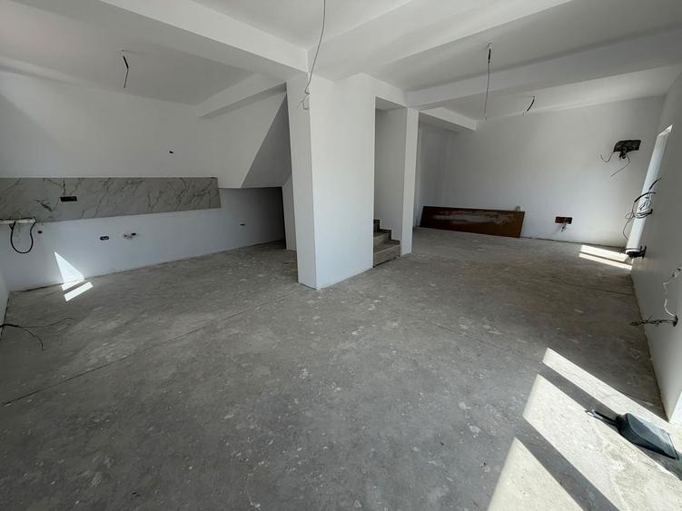 Duplex cu 4 camere cu Canalizare în Fundeni