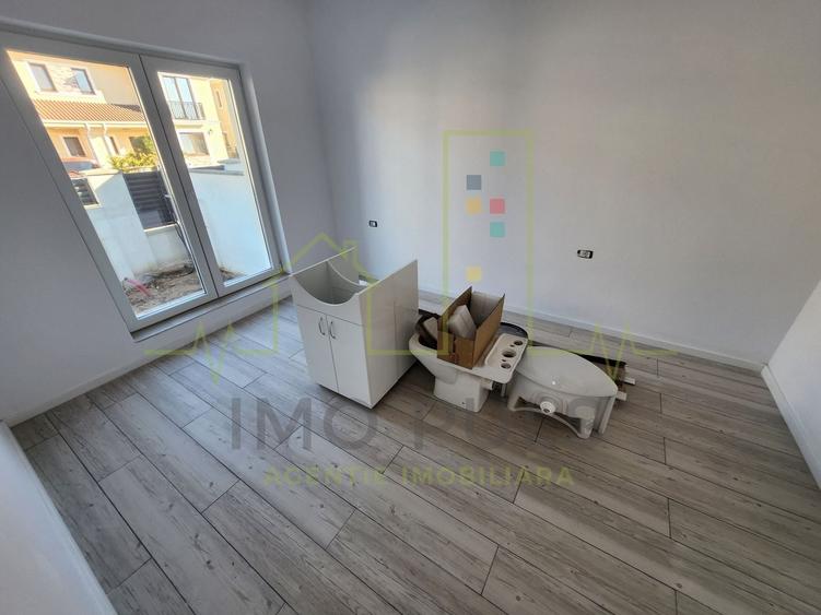 Duplex cu 4 camere cu Canalizare în Moșnița Nouă
