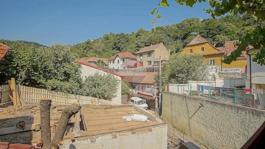 Casă cu 2 camere cu Teren 104 Mp în Schei
