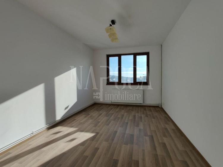 Casă individuală cu 7 camere cu Canalizare în Iris