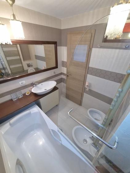 Apartament cu 4 camere decomandat în Central