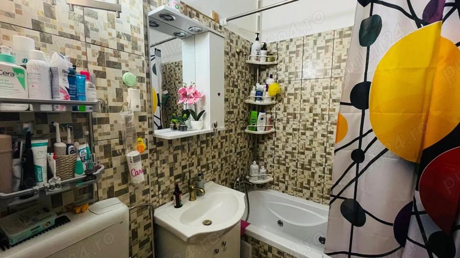 Apartament cu 3 camere semidecomandat în Basarab