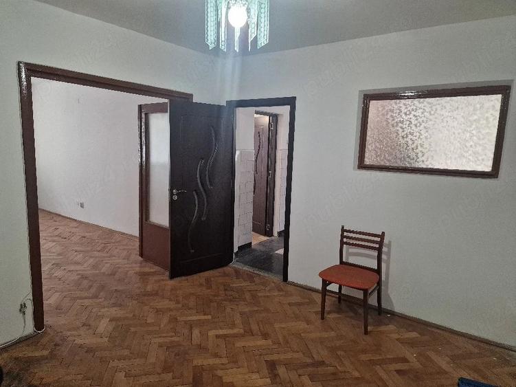 Apartament cu 3 camere semidecomandat în Mărăței