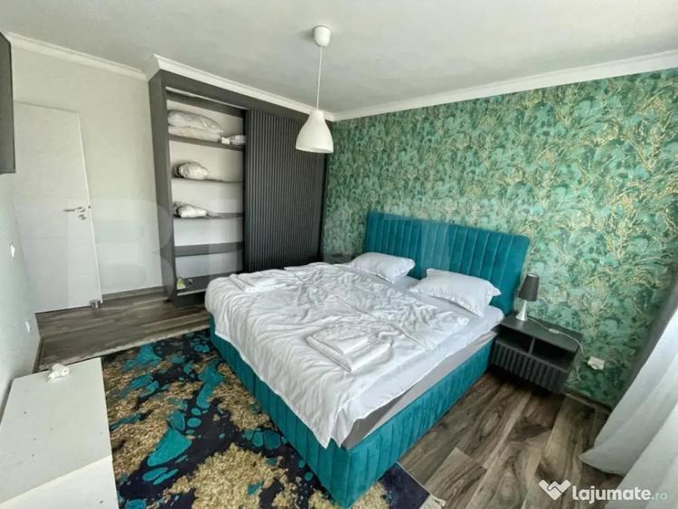 Apartament cu 3 camere semidecomandat în Plaiul Vulcanești