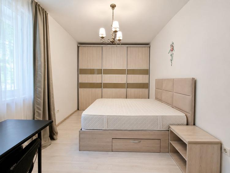 Apartament cu 3 camere semidecomandat, mobilat în Floreasca