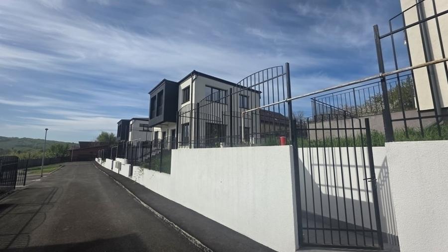 Casă individuală cu 3 camere cu Teren 190 Mp în Central