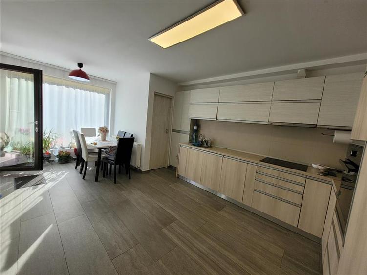 Duplex cu 5 camere cu Canalizare în Corunca