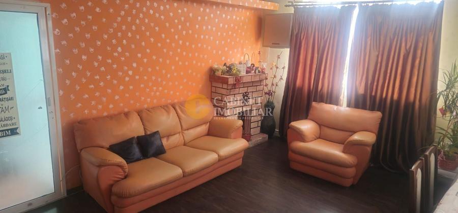 Apartament cu 3 camere semidecomandat, mobilat în Alexandru cel Bun