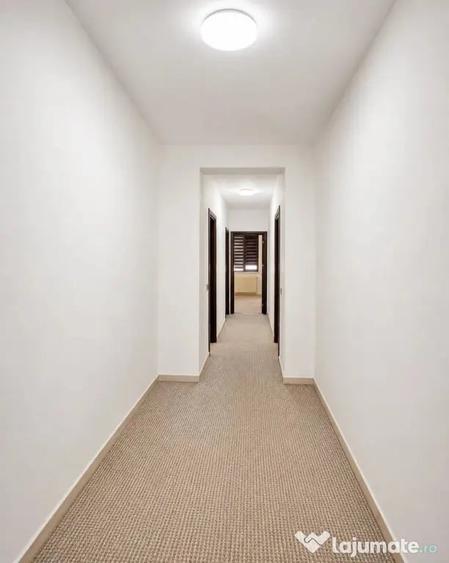 Apartament cu 3 camere decomandat în Tractorul