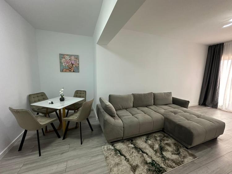 Apartament cu 3 camere decomandat, mobilat în Rafinaria Vega