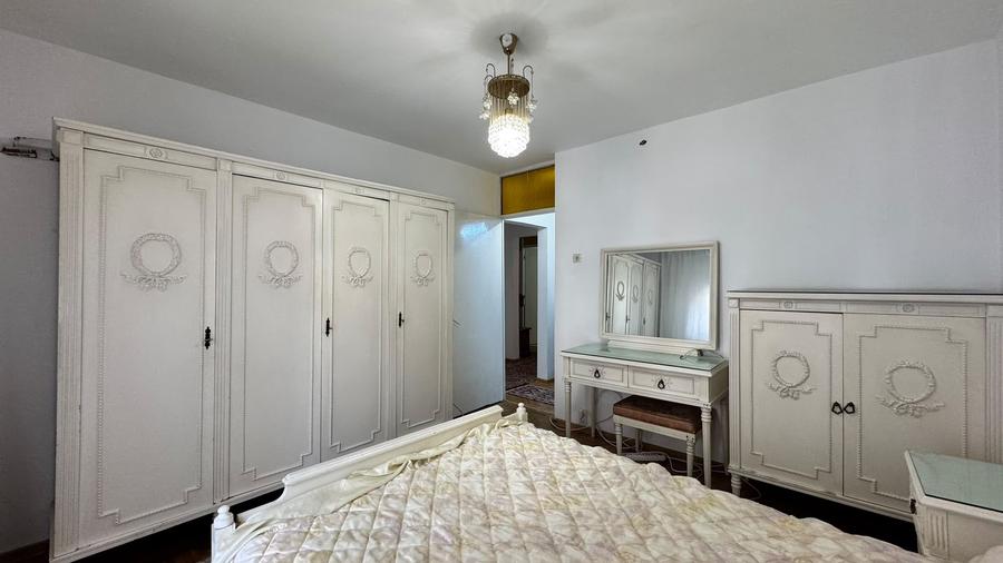 Apartament cu 3 camere decomandat în Decebal