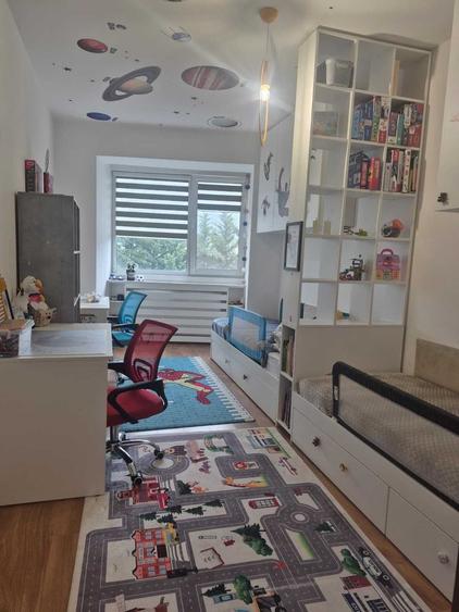 Apartament cu 3 camere decomandat în Florești