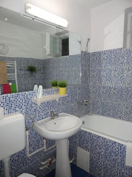 Apartament cu 2 camere semidecomandat, mobilat în Calea Galați