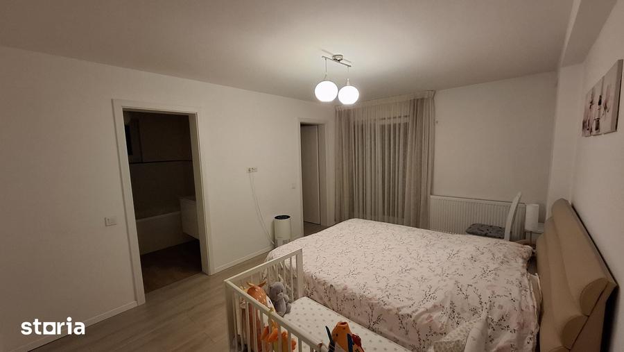 Casă cu 8 camere cu Teren 200 Mp în Central