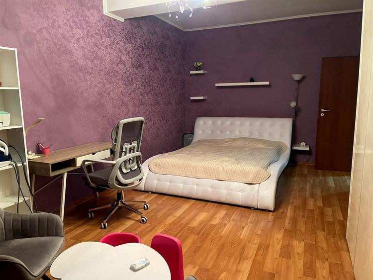 Apartament cu 3 camere semidecomandat, mobilat în Craiovița Nouă
