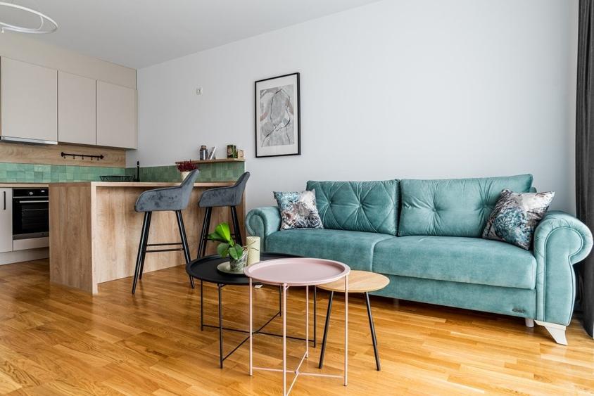 Apartament cu 2 camere semidecomandat, mobilat în 1 Mai