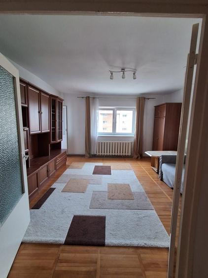 Garsonieră decomandată în Central