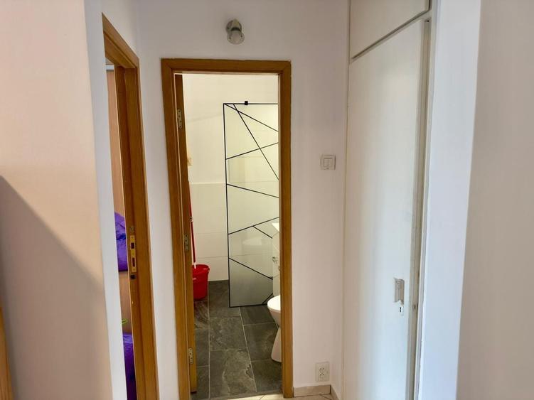 Apartament cu 2 camere semidecomandat, mobilat în 1 Mai
