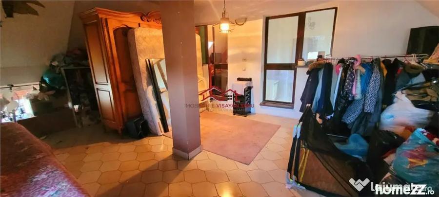 Casă cu 9 camere cu Canalizare în Traian