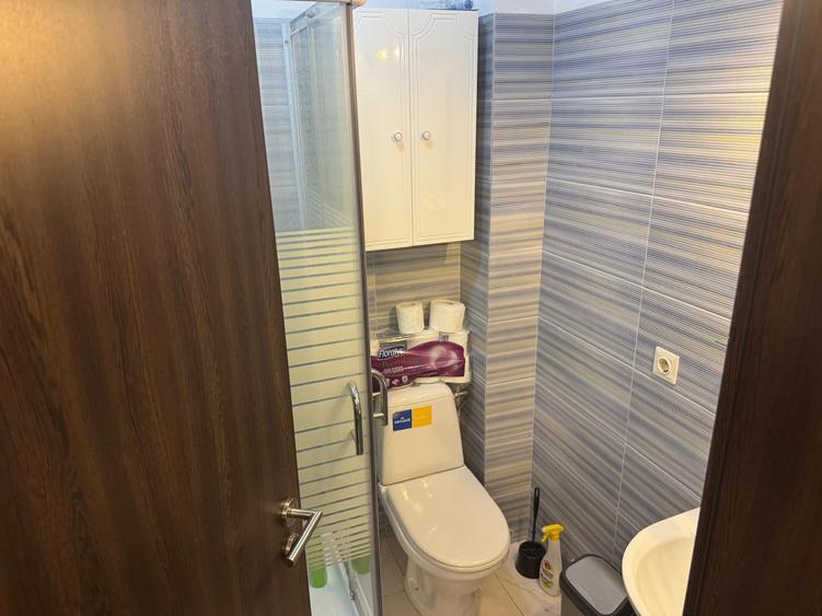 Apartament cu 3 camere decomandat în Fundeni
