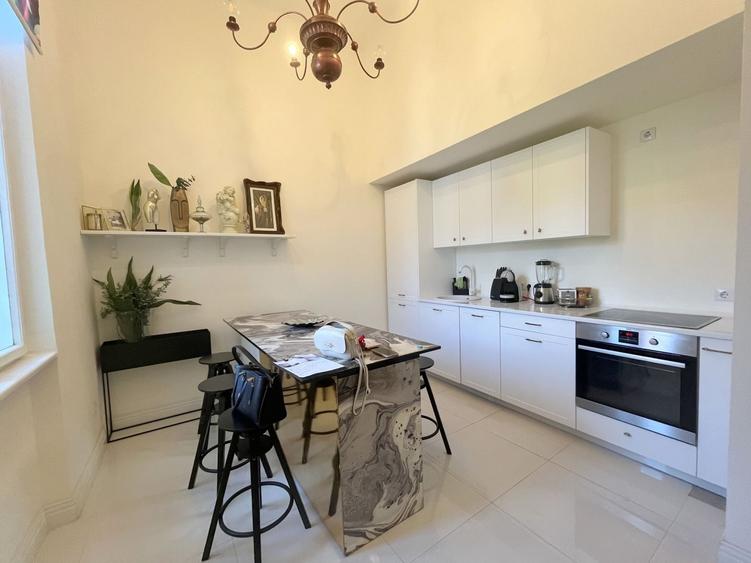 Apartament cu 2 camere decomandat, mobilat în P-ța Maria