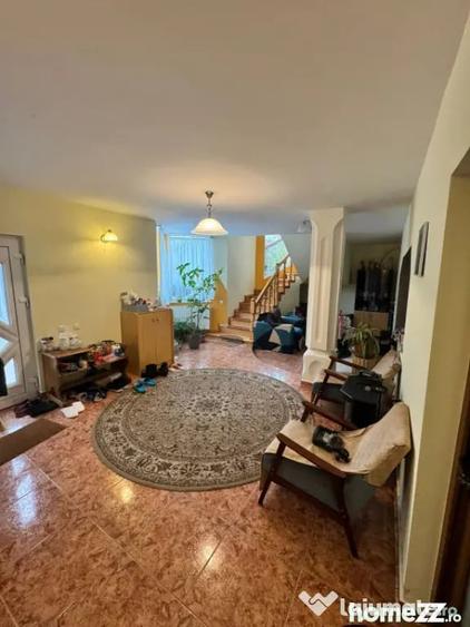 Casă cu 5 camere cu Teren 1310 Mp în Central